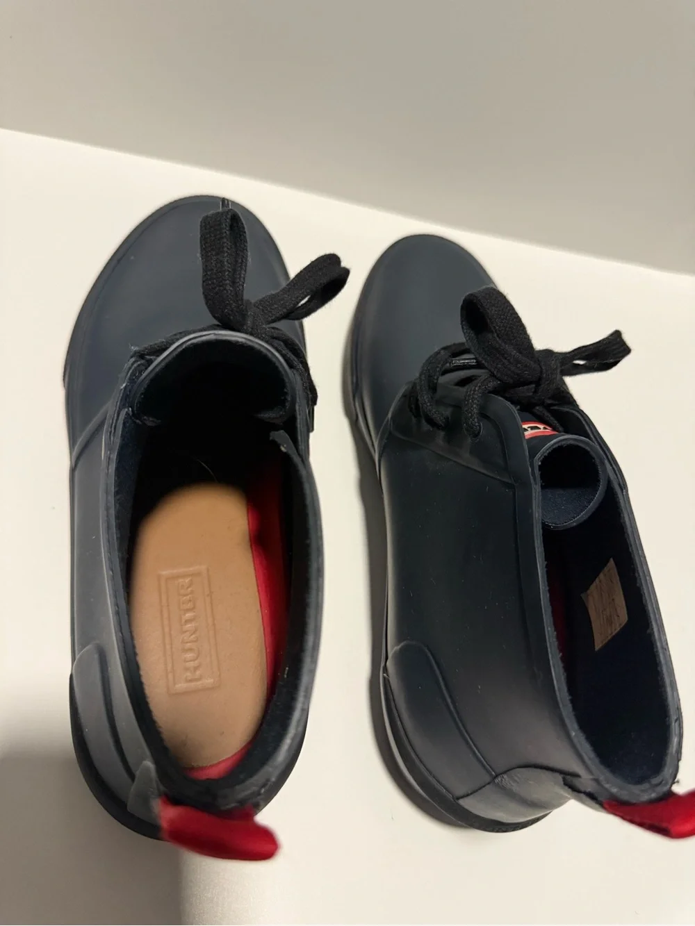 Hunter Navy Chukka Boots with Red Heel Pulls